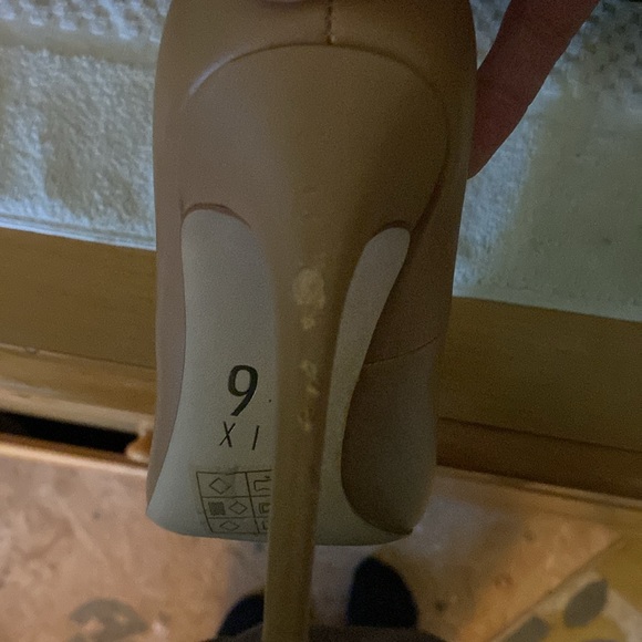 Nude heels size 8.5 - Picture 3 of 3